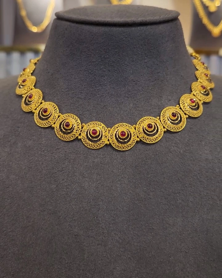 Exceptional twenty two gm designer choker necklace with red stones MHJGN005.webp