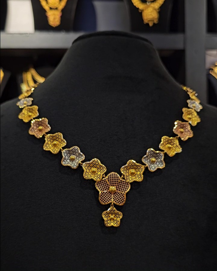 Simple gold necklace 2025 design images for wedding