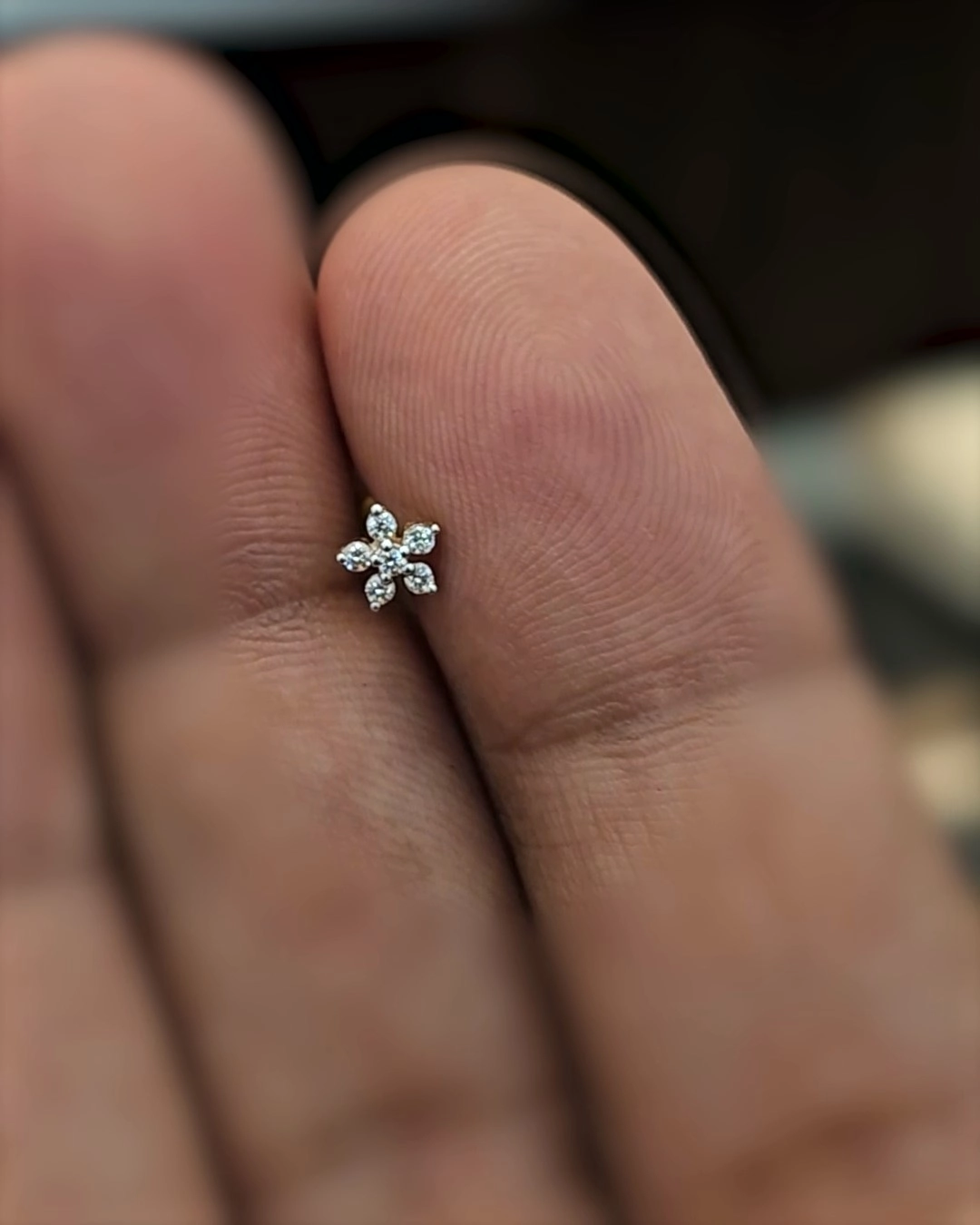 Diamond flower nose pin discount